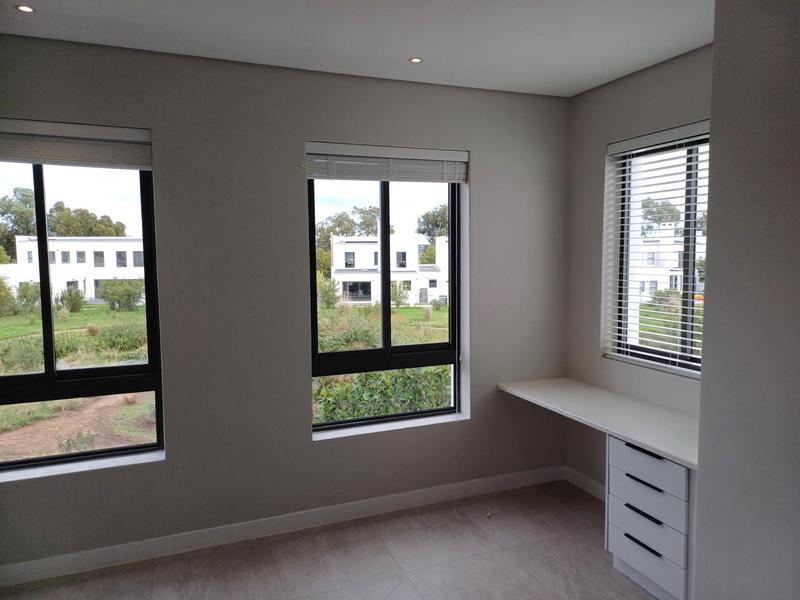 To Let 4 Bedroom Property for Rent in Somerset West Western Cape